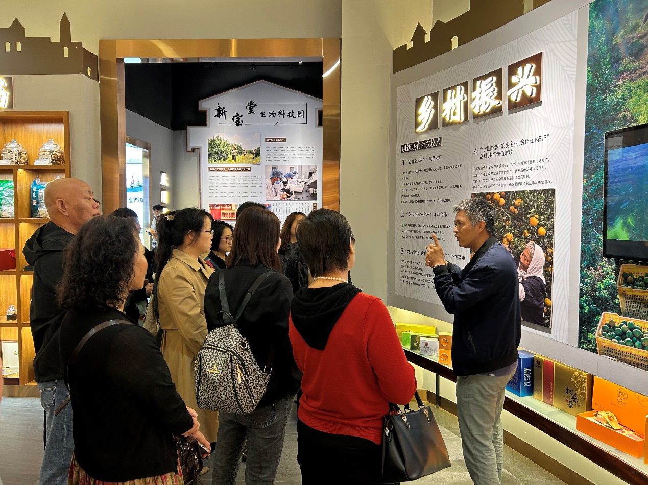 （簡(jiǎn)訊）縣工商聯(lián)開展“品風(fēng)味·推特產(chǎn)”調(diào)研考察活動(dòng).docx_3