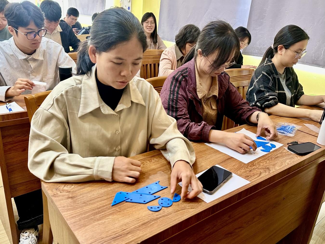 七巧啟智，共促科技教育——云浮市第五屆青少年科技七巧板創(chuàng)意制作競賽教師培訓(xùn)班（郁南站）在都城鎮(zhèn)錦江小學(xué)舉辦4.png
